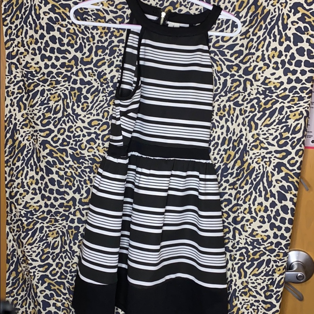Black and white dress vip up